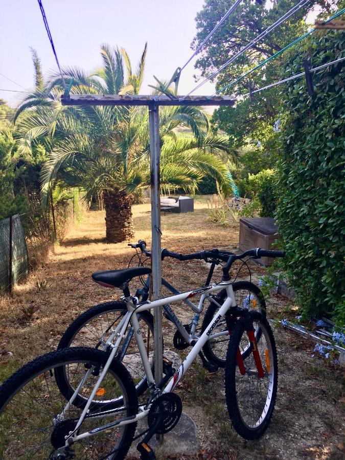 Large Private Garden, Quiet 2-Bedroom Apartment, Air Conditioning, Wifi, Parking Cassis Exterior foto
