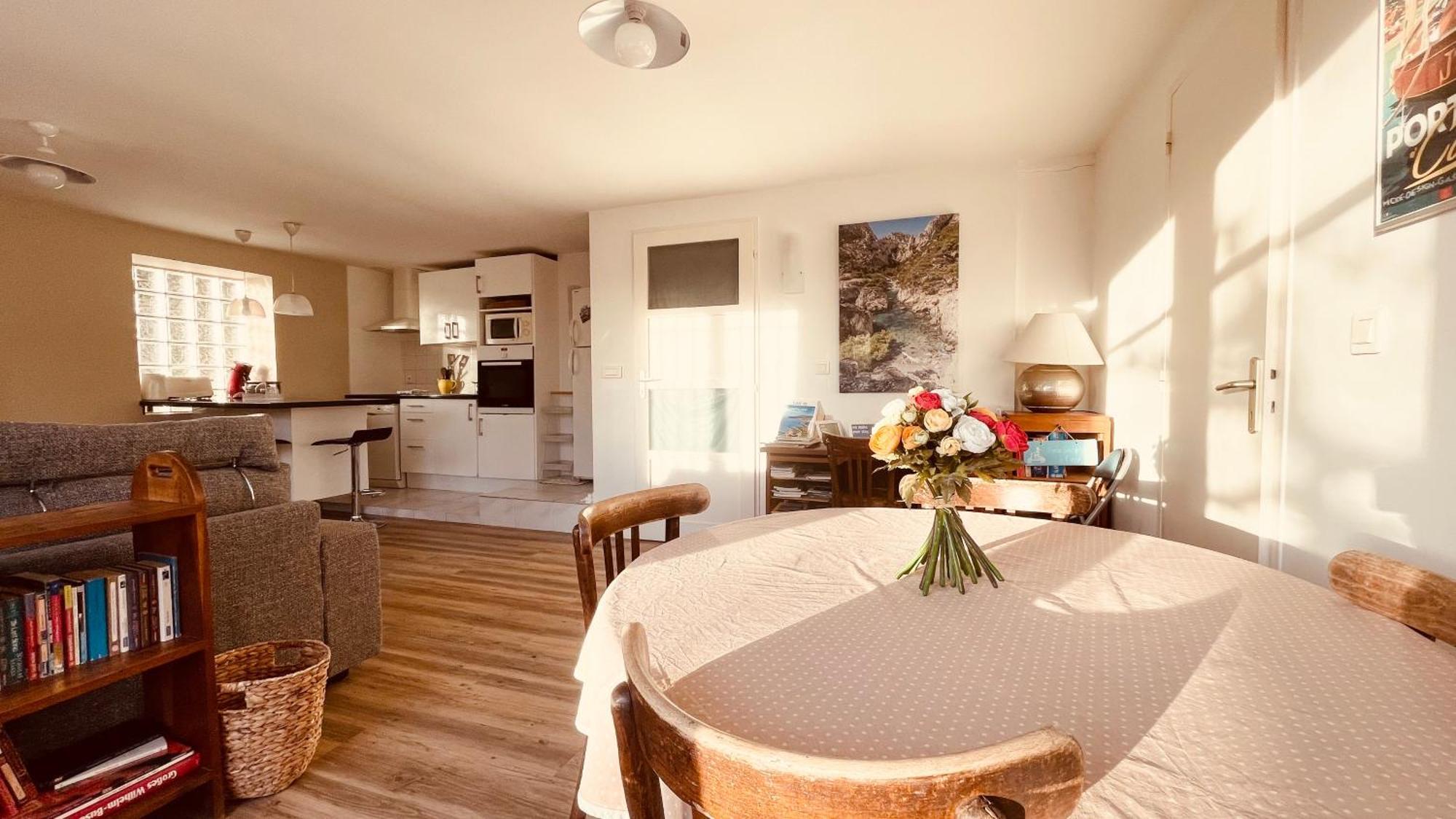 Large Private Garden, Quiet 2-Bedroom Apartment, Air Conditioning, Wifi, Parking Cassis Exterior foto