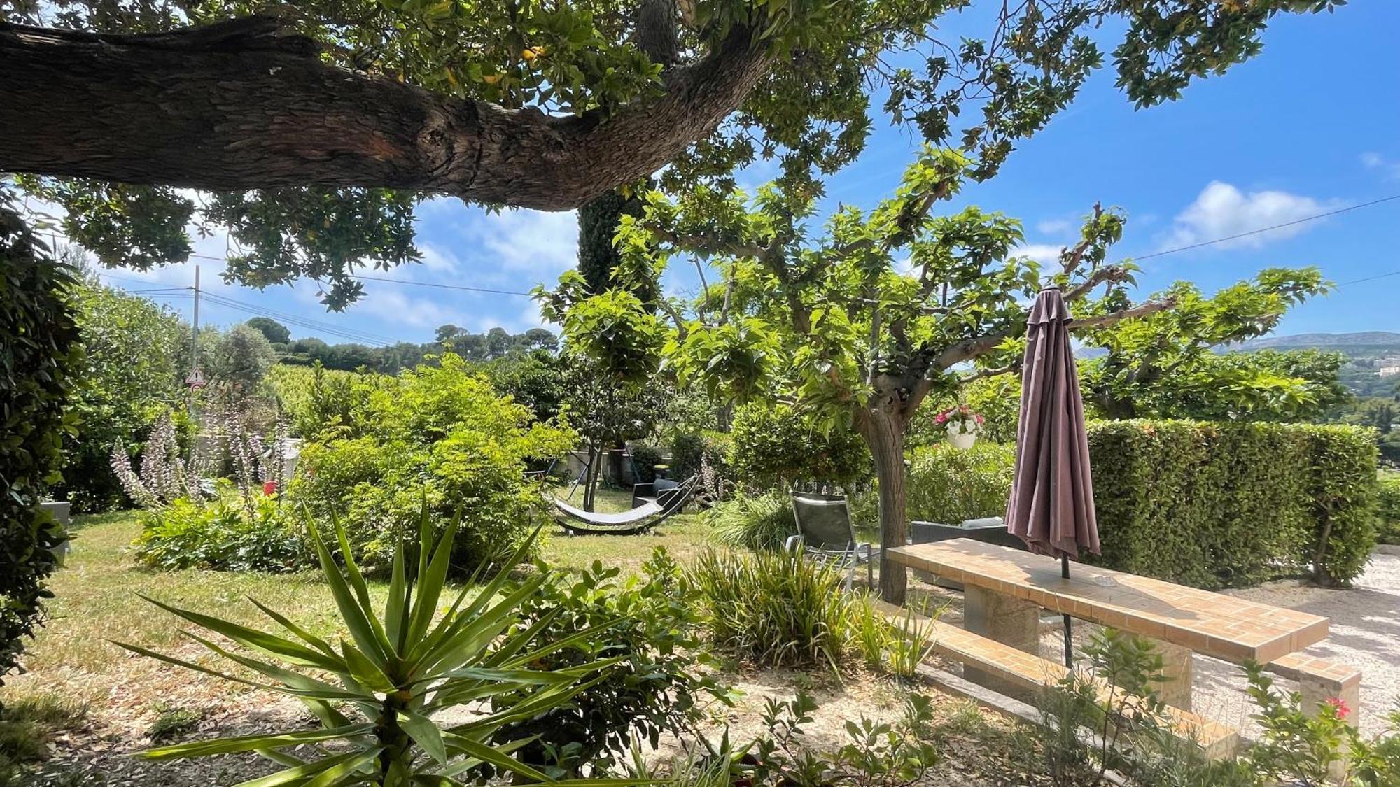 Large Private Garden, Quiet 2-Bedroom Apartment, Air Conditioning, Wifi, Parking Cassis Exterior foto