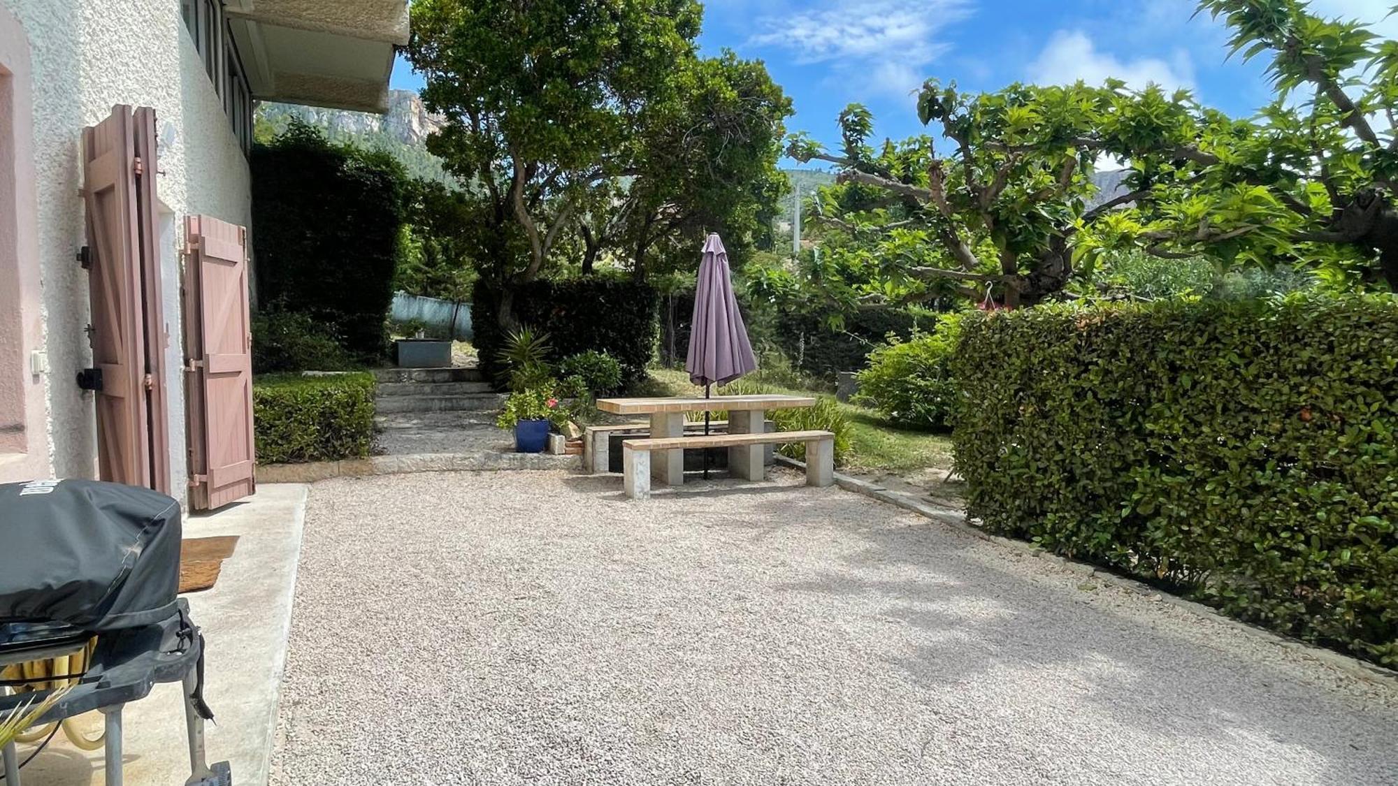 Large Private Garden, Quiet 2-Bedroom Apartment, Air Conditioning, Wifi, Parking Cassis Exterior foto