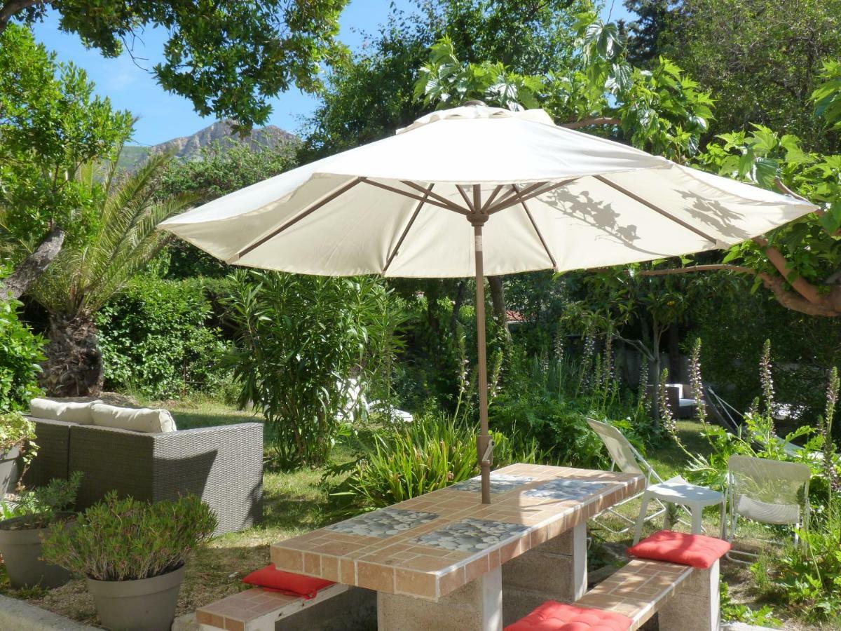 Large Private Garden, Quiet 2-Bedroom Apartment, Air Conditioning, Wifi, Parking Cassis Exterior foto