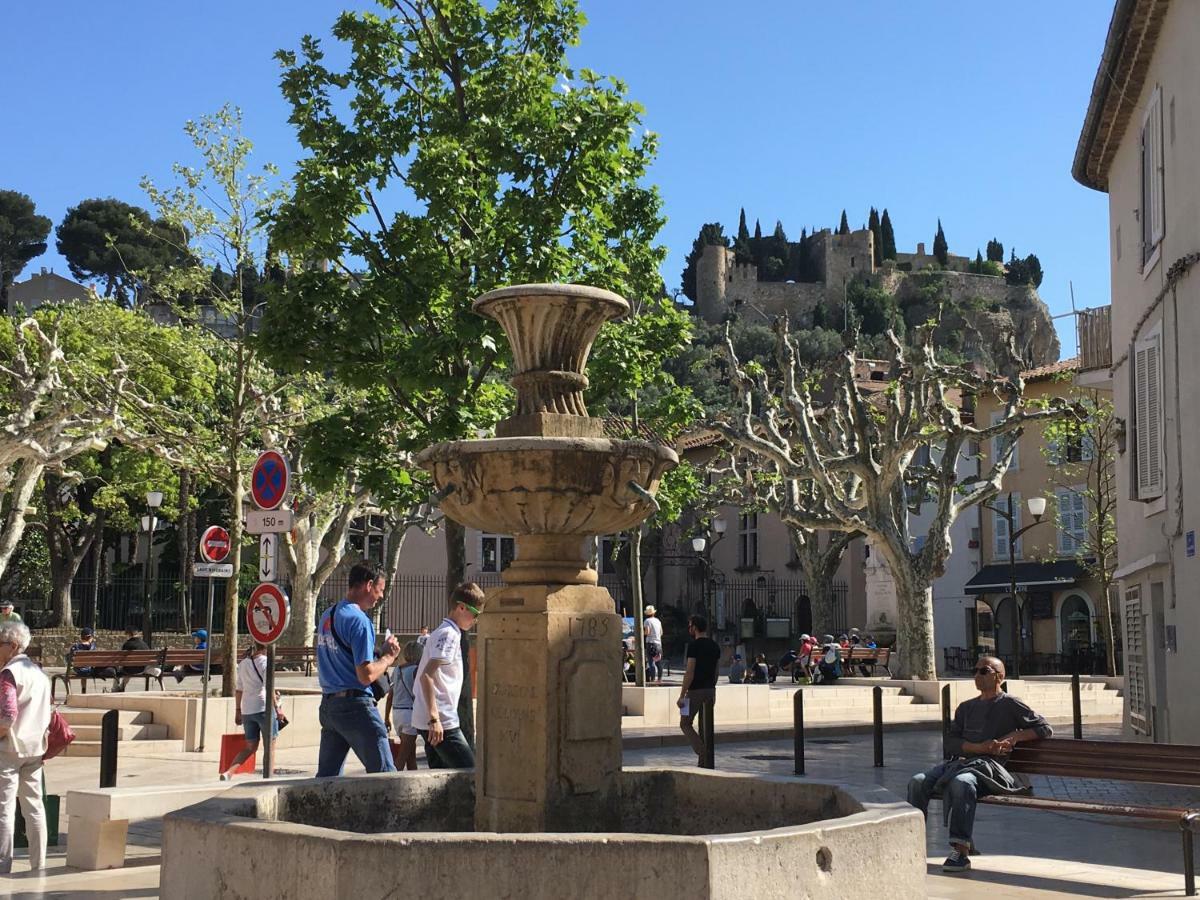 Large Private Garden, Quiet 2-Bedroom Apartment, Air Conditioning, Wifi, Parking Cassis Exterior foto