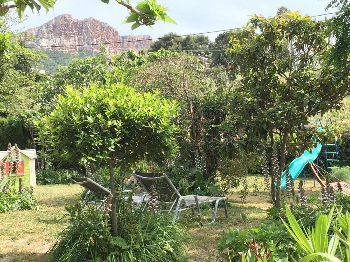 Large Private Garden, Quiet 2-Bedroom Apartment, Air Conditioning, Wifi, Parking Cassis Exterior foto